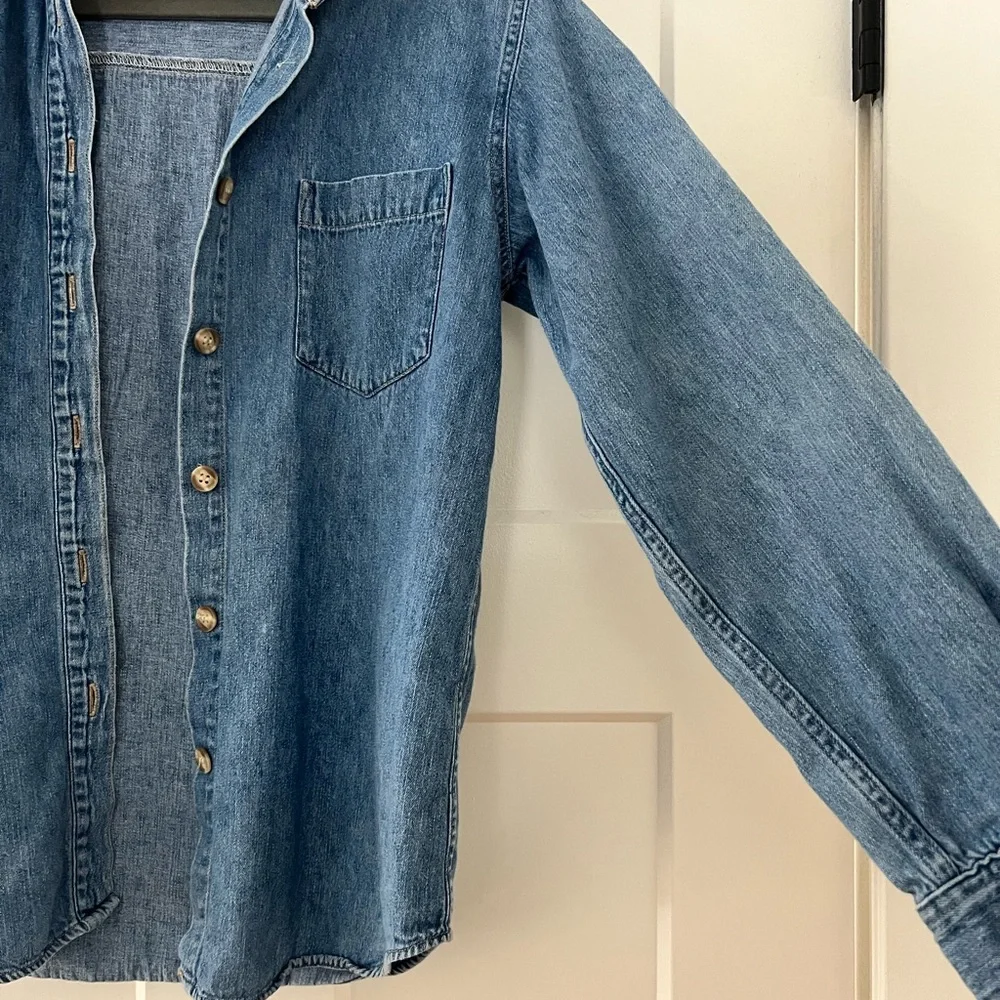 Vintage women’s Denim Button-Up Shirt - Picture 4 of 4
